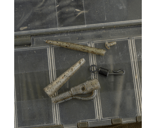 Immagine di Avid Outline FleckTone Pinned QC Lead Clip Kit, per carpfishing venduto da Carpela